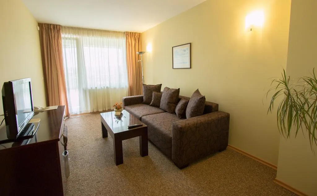 Room, Divesta, Varna