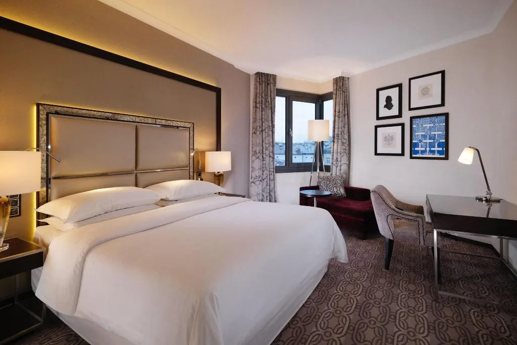 DOUBLE DELUXE WITH VIEWS Room, Sheraton Grand Krakow, Krakow