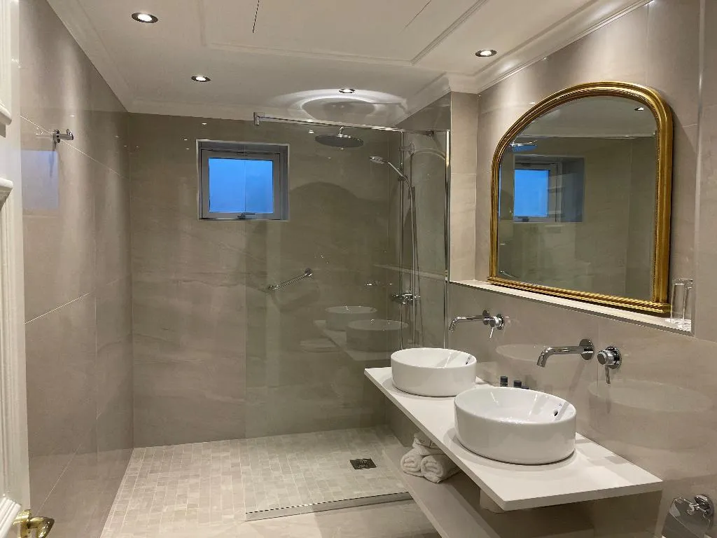 JUNIOR SUITE SUPERIOR QUEEN BED Room, Clanard Court Hotel, Dublin