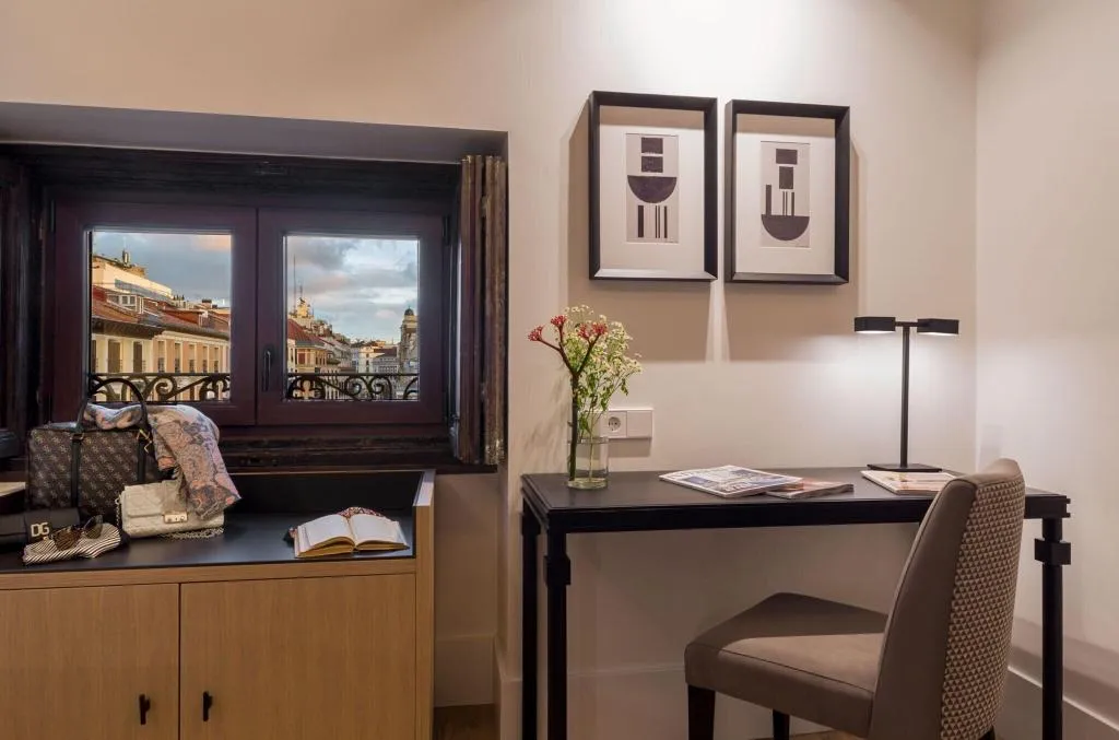 Room, Francisco I, Madrid
