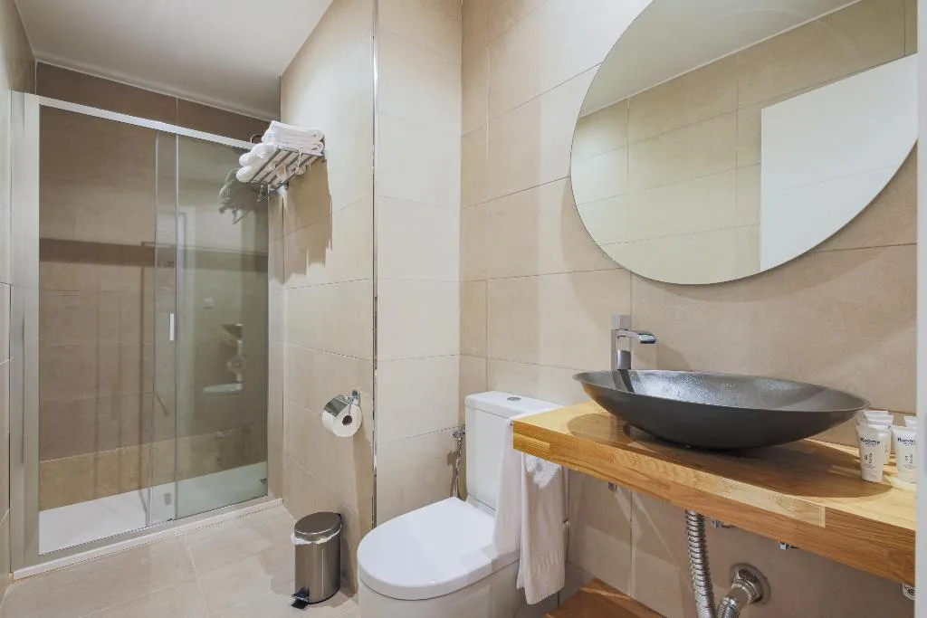 APARTMENT TWO BEDROOMS ONE BATHROOM Room, Magna Sevilla, Seville