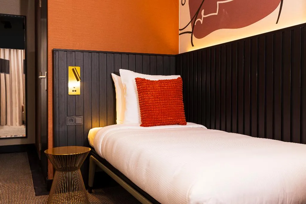 SINGLE STANDARD Room, Huygens Place, Amsterdam