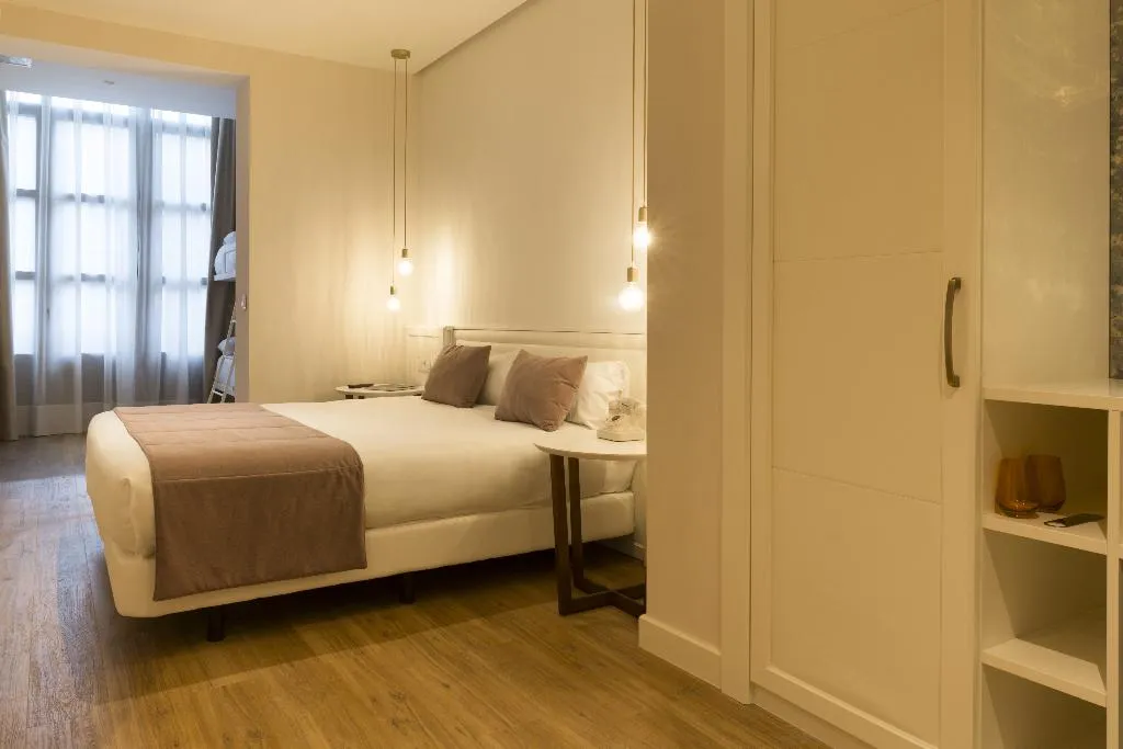 QUADRUPLE STANDARD Room, Icon Bcn, Barcelona