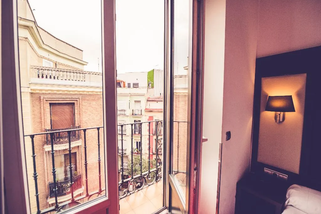 Terrace, Hostal Sol Los Angeles, Madrid