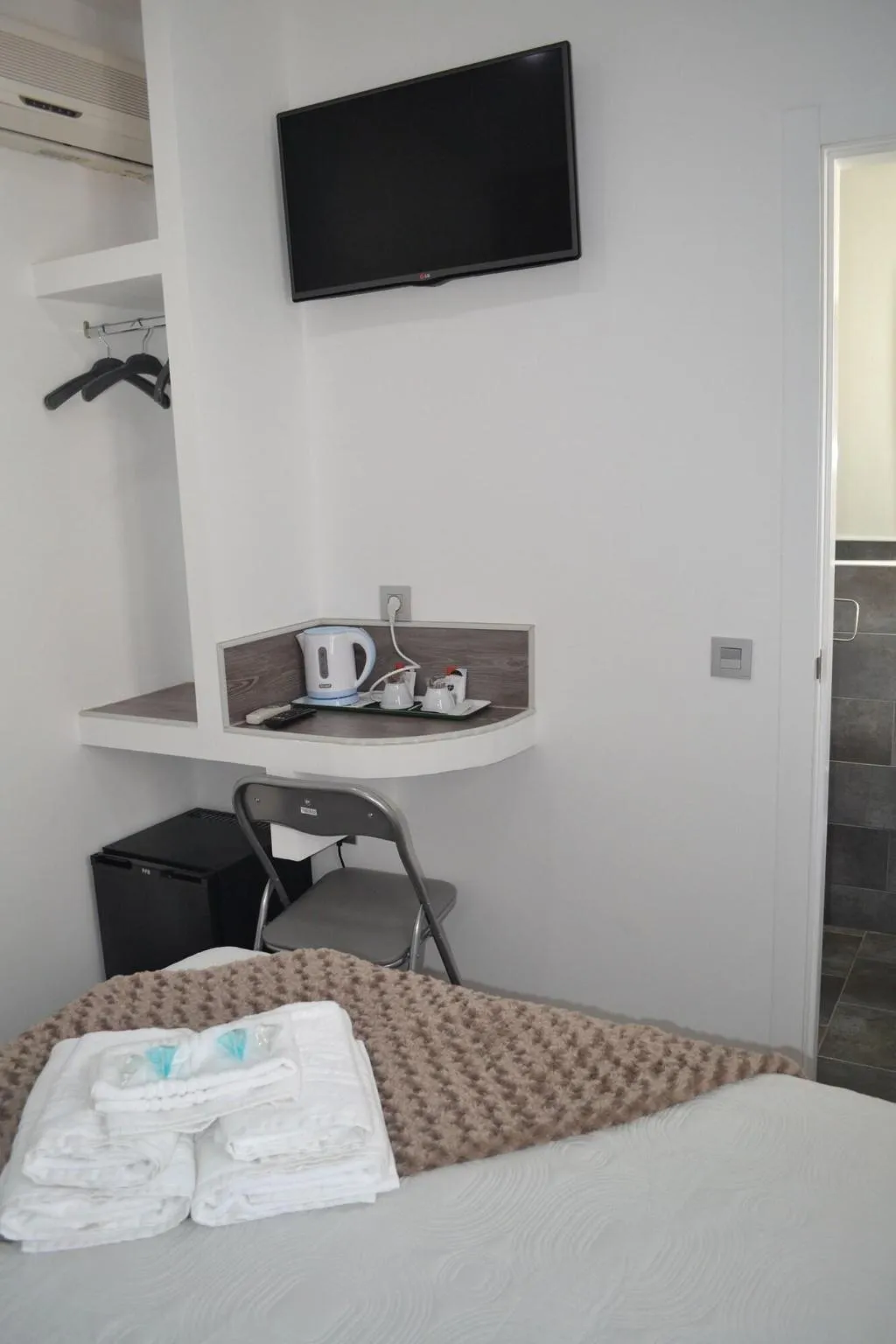 Room, Hostal Meyra, Madrid