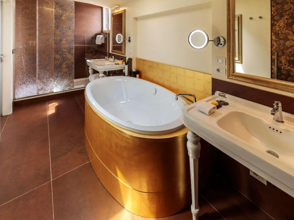 SUITE EXECUTIVE KING BED Room, Papadopoli Hotel Venezia - MGallery Collection, Venice