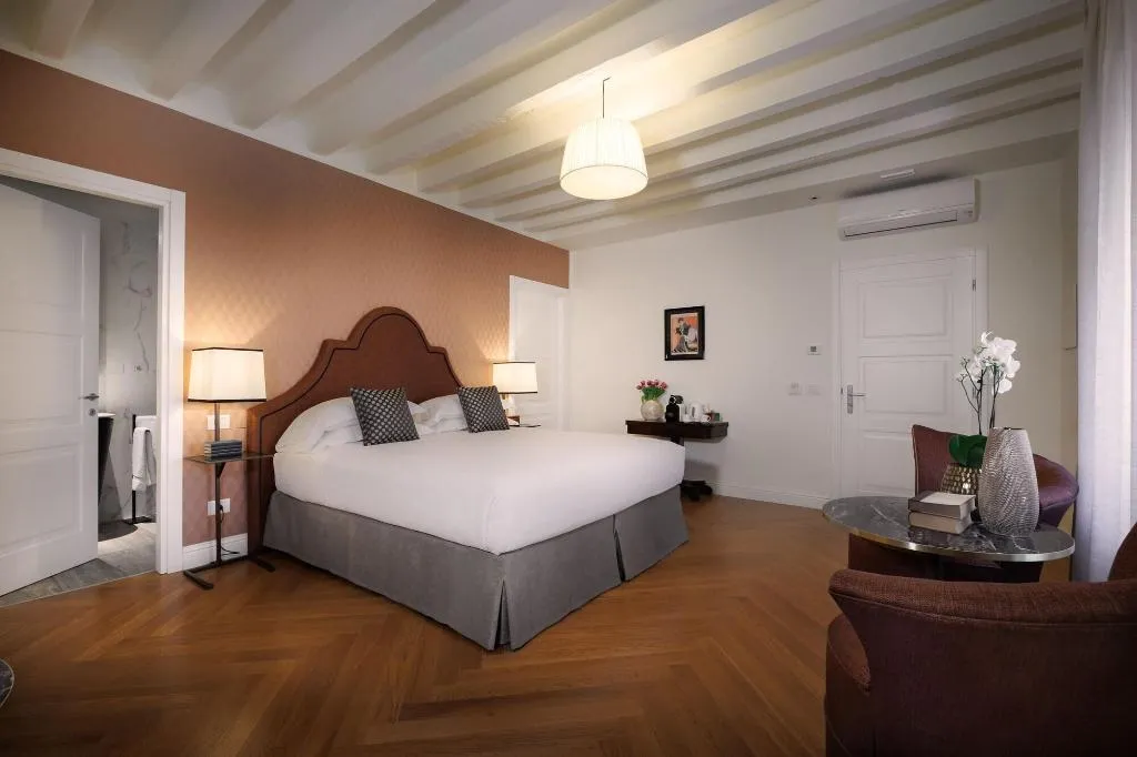 Room, Maison Santa Croce, Florence