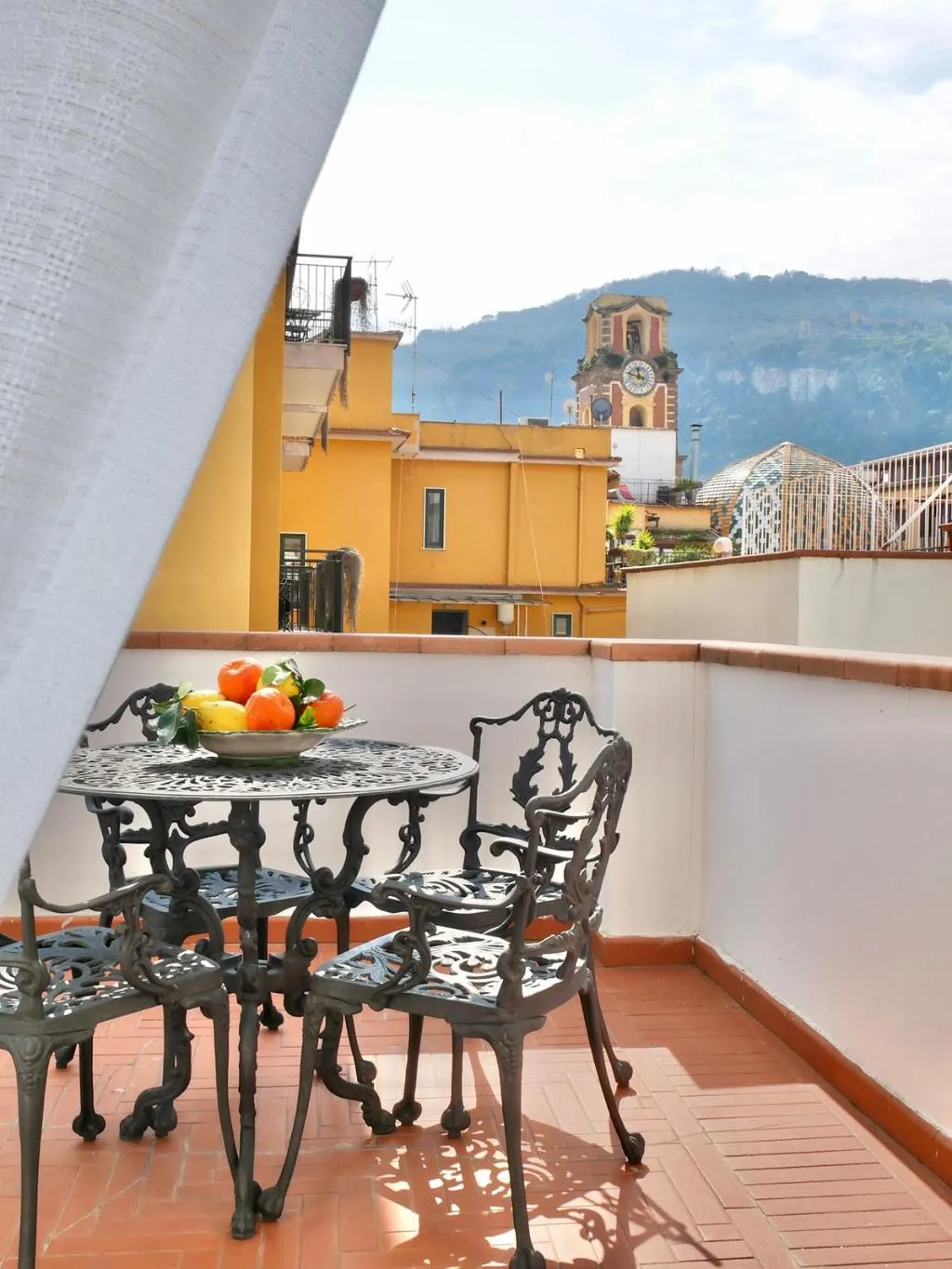 APARTMENT WITH TERRACE Room, Antico Palazzo Scala, Naples
