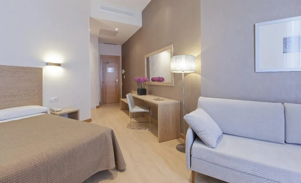 Room, Regente, Madrid