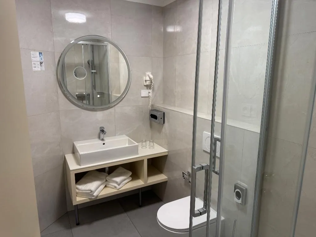Double or Twin DELUXE CAPACITY 2 Room, The Golden Wheel, Prague