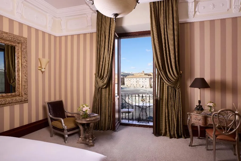 JUNIOR SUITE WITH TERRACE WITH VIEWS Room, Anantara Palazzo Naiadi Rome Hotel, Rome