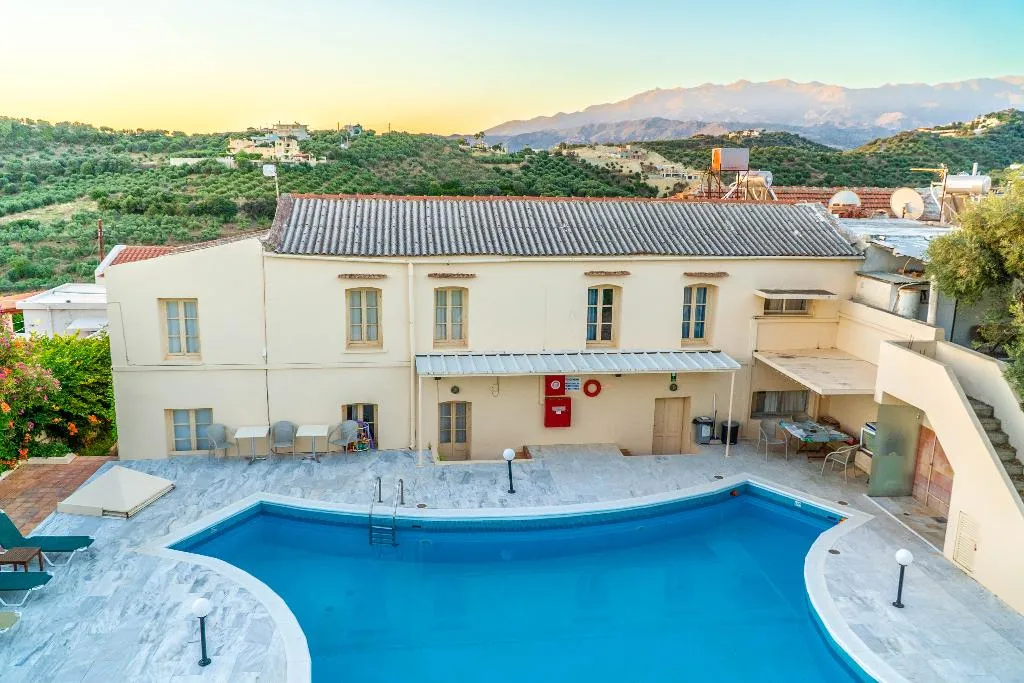 Pool, Orestis, Crete
