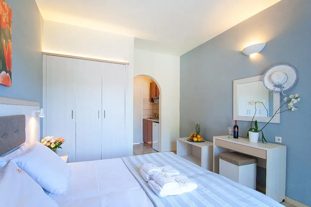 APARTMENT STANDARD Room, Koukias Village, Skiathos