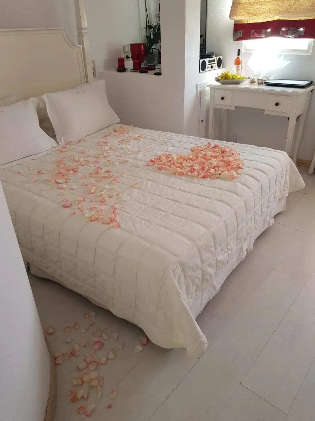 Room, Delfini Villas, Santorini