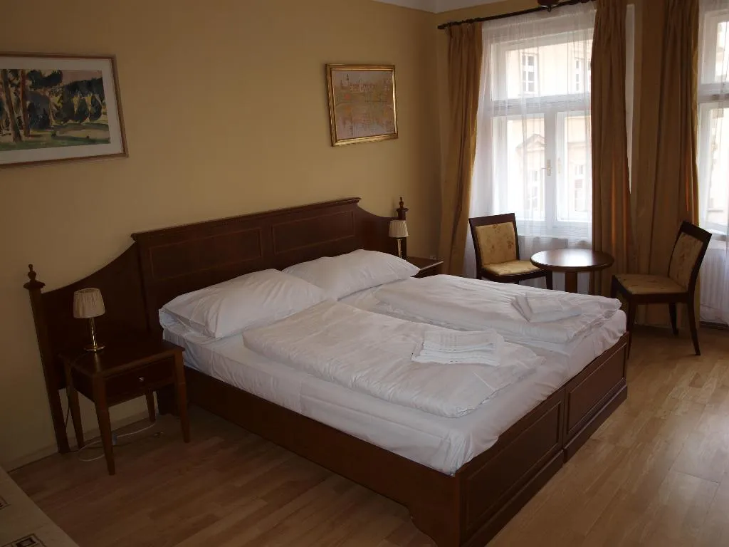 Room, King George Hotel, Prague
