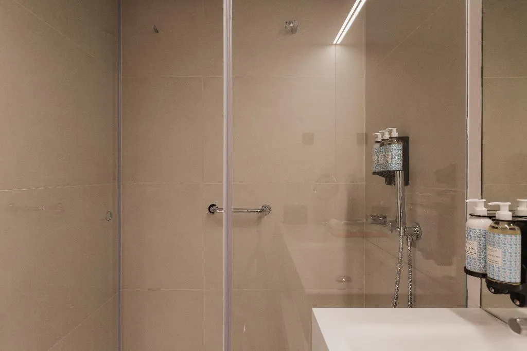 DOUBLE CAPACITY 4 Room, Lumen Hotel and The Lisbon Light Show, Lisbon