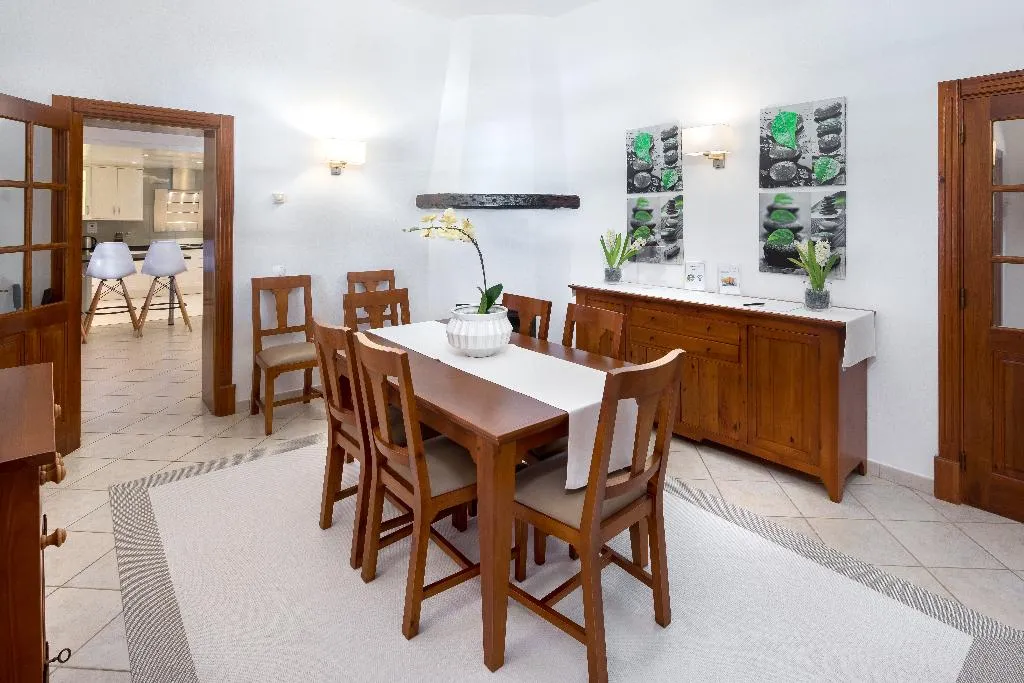 VILLA THREE BEDROOMS Room, Shantivillas, Algarve