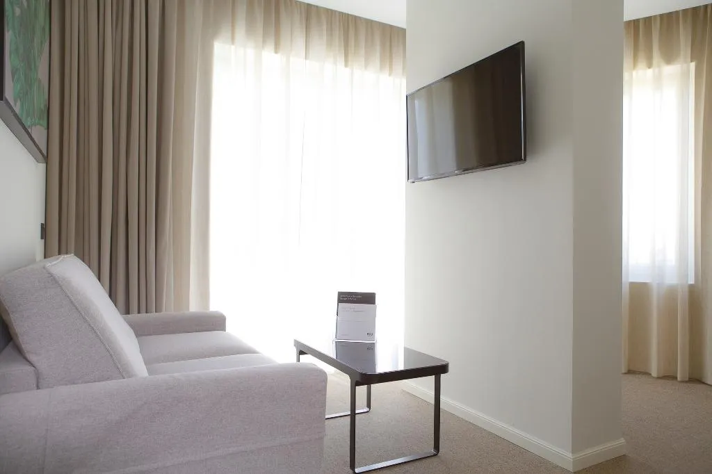 JUNIOR SUITE WITH TERRACE Room, Hotel Riu Plaza España, Madrid