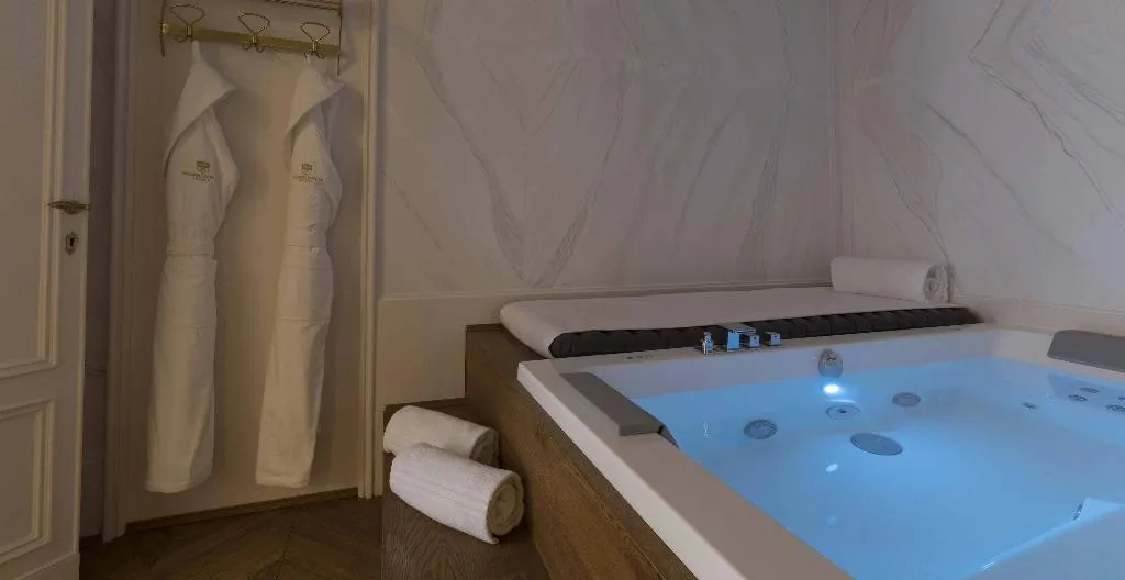 APARTMENT WITH JACUZZI Room, Palazzo Paruta, Venice