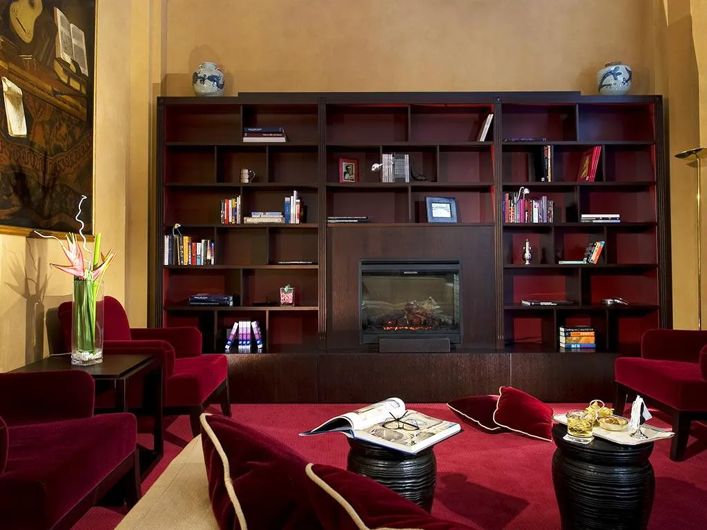 Lobby, Dei Borgognoni, Rome