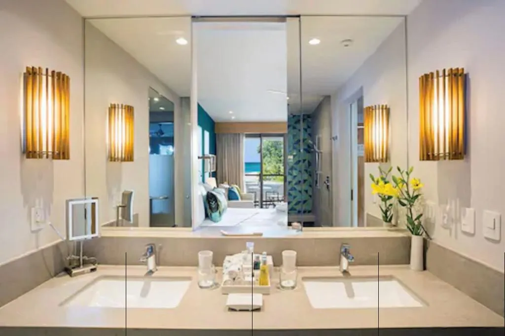 JUNIOR SUITE PARTIAL OCEAN VIEW KING BED Room, Dreams Natura Resort & Spa, Cancun Area