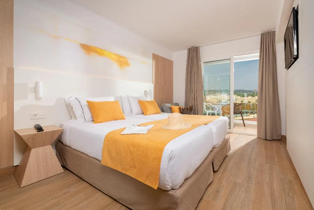 TRIPLE POOL VIEW Room, L'Azure Hotel, Costa Brava