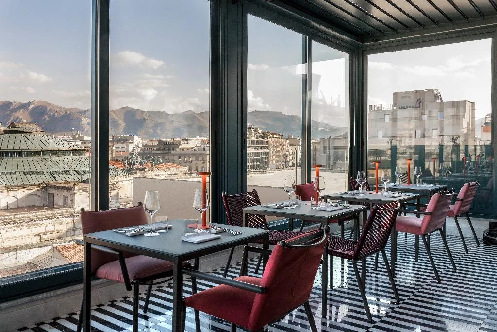 Restaurant, Plaza Opera, Palermo
