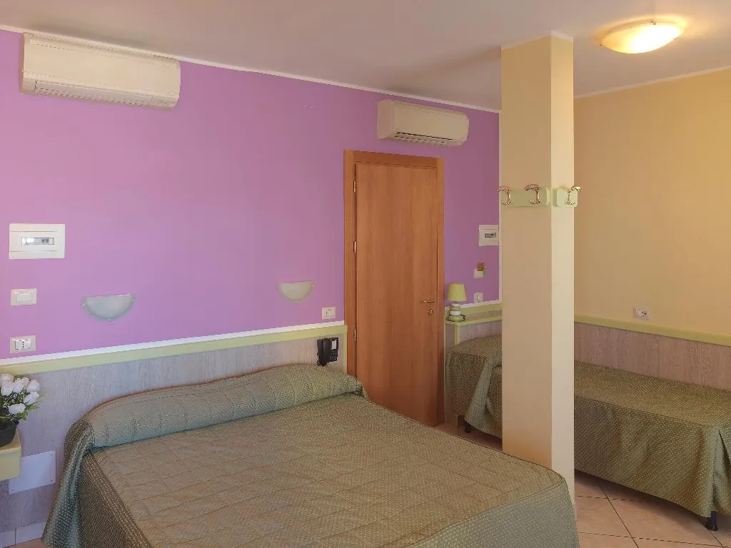 TRIPLE STANDARD Room, Arco Romana, Milan
