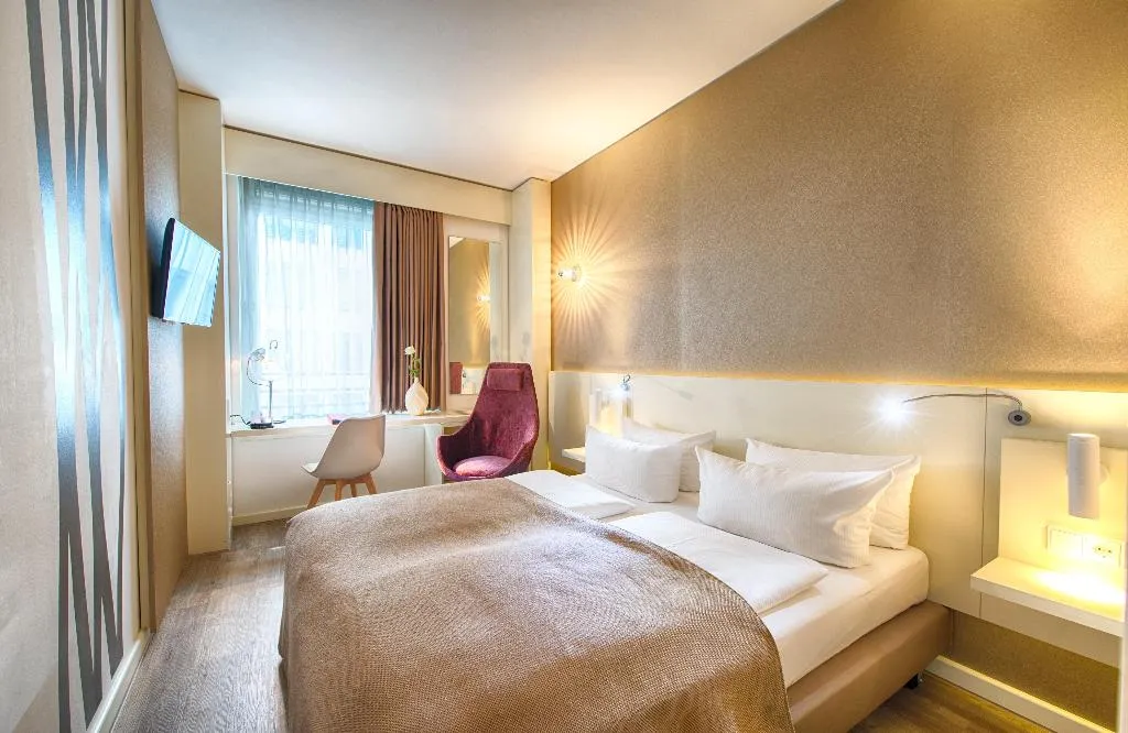 Double or Twin STANDARD Room, Leonardo Hotel Berlin Mitte, Berlin