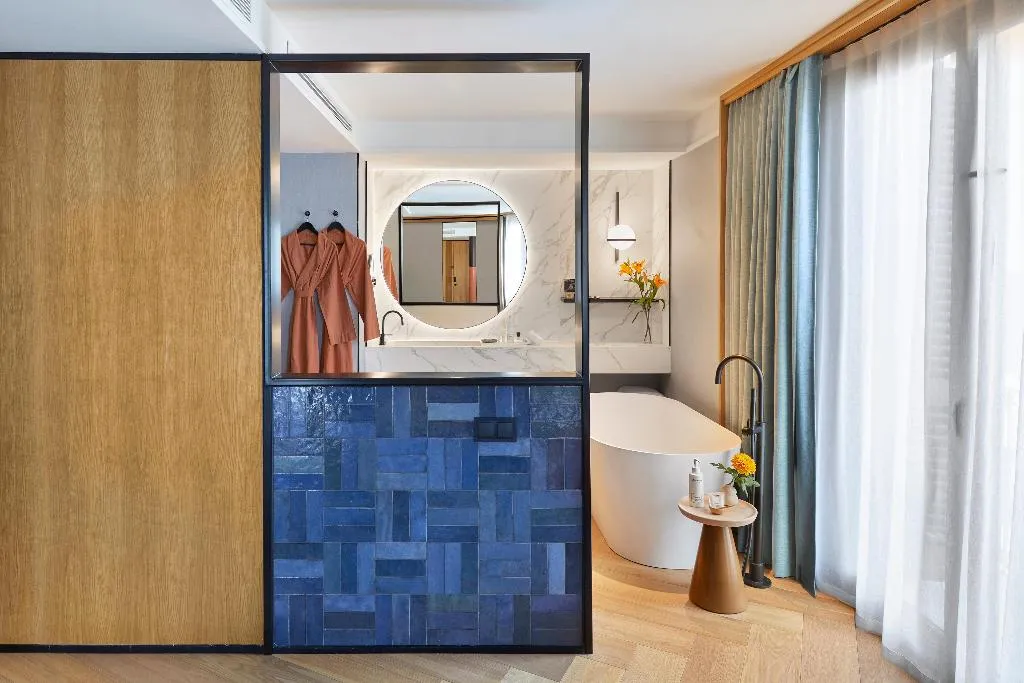 SUITE KING SIZE BED Room, Kimpton Vividora Hotel, Barcelona