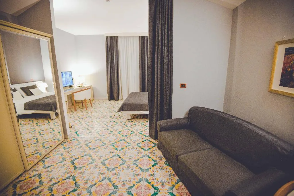Room, Leonessa Hotel, Naples