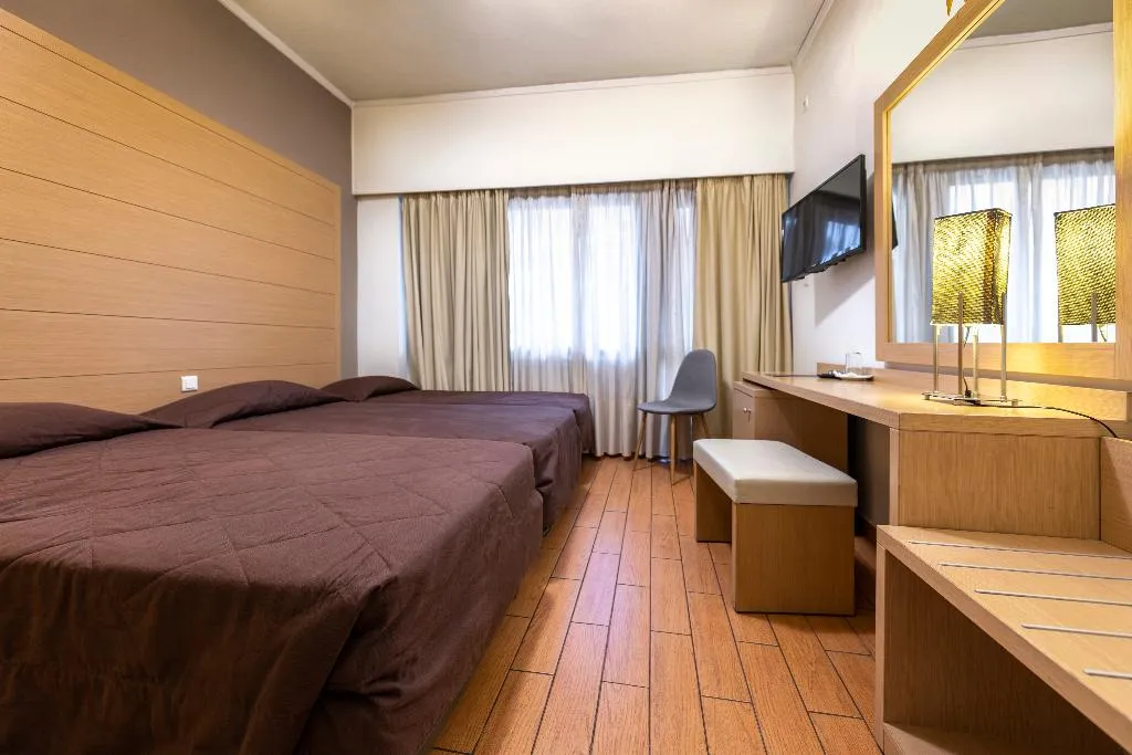 TRIPLE STANDARD Room, Parnon, Athens