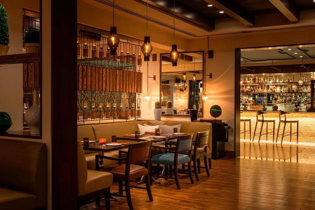 Restaurant, Le Royal Meridien Beach Resort and Spa, Dubai