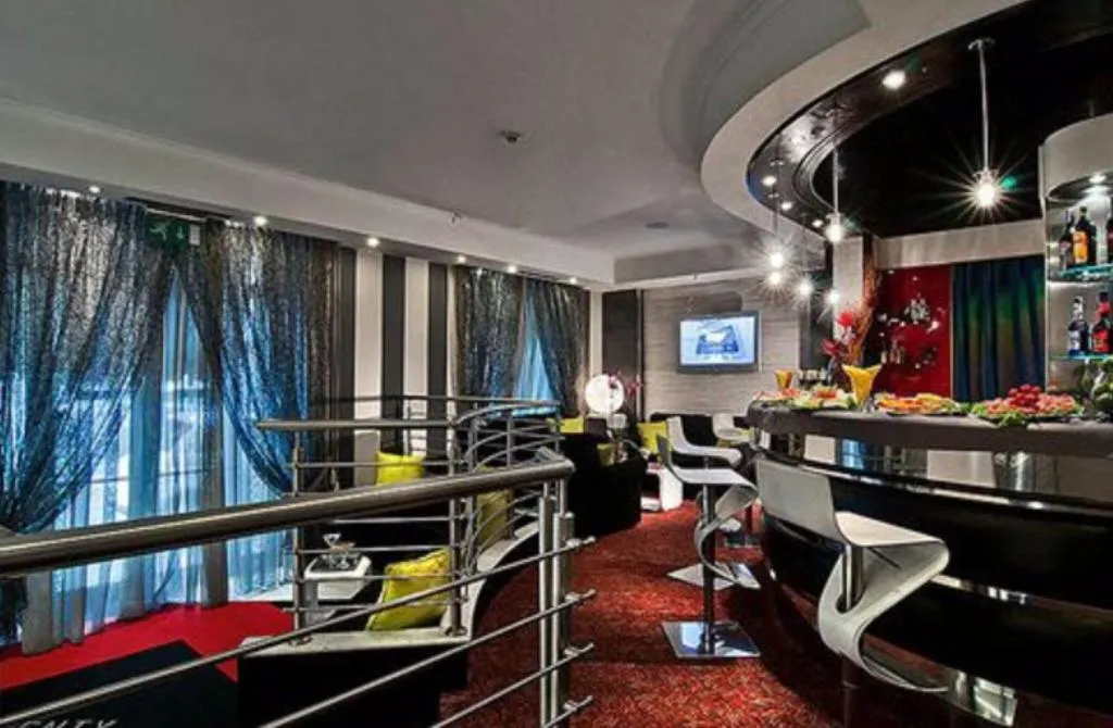 Bar, Ariston, Rome