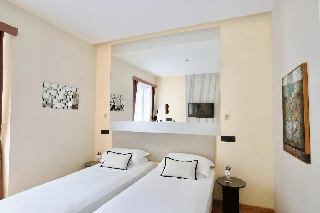 DOUBLE WITH VIEWS Room, AH - Fashion District, Milan