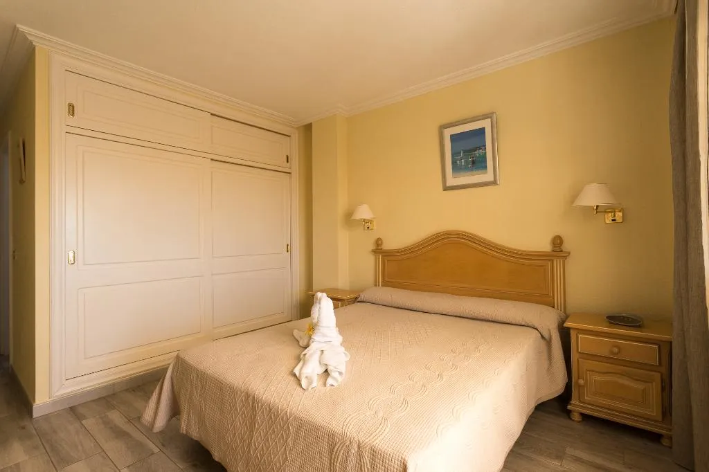 APARTMENT SEA VIEW THREE BEDROOMS Room, El MarquÃ©s Palace by Intercorp Hotel Group, Tenerife