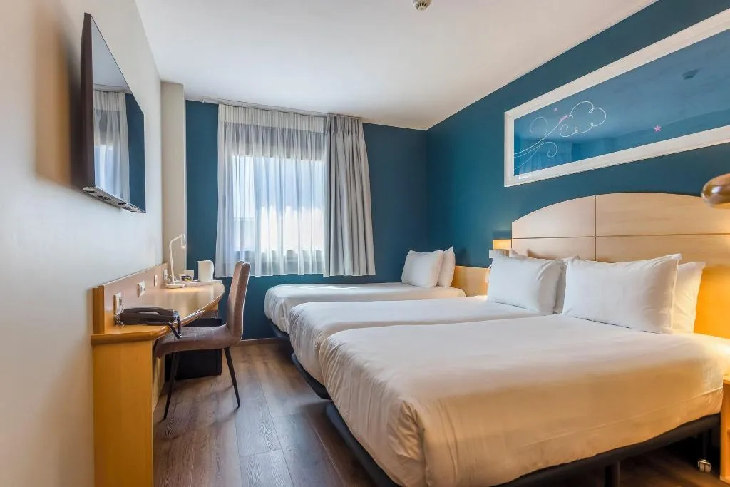 TRIPLE STANDARD Room, Travelodge Madrid Alcala de Henares, Madrid