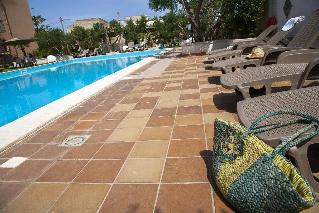 Pool, Achibea, Palermo