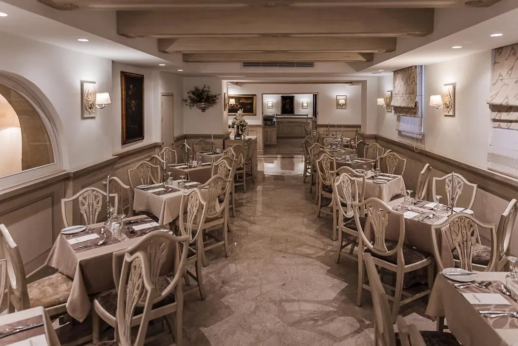Restaurant, Osborne Hotel, Malta