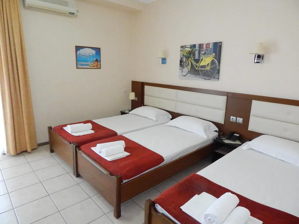 TRIPLE STANDARD Room, Gold Stern, Thessaloniki