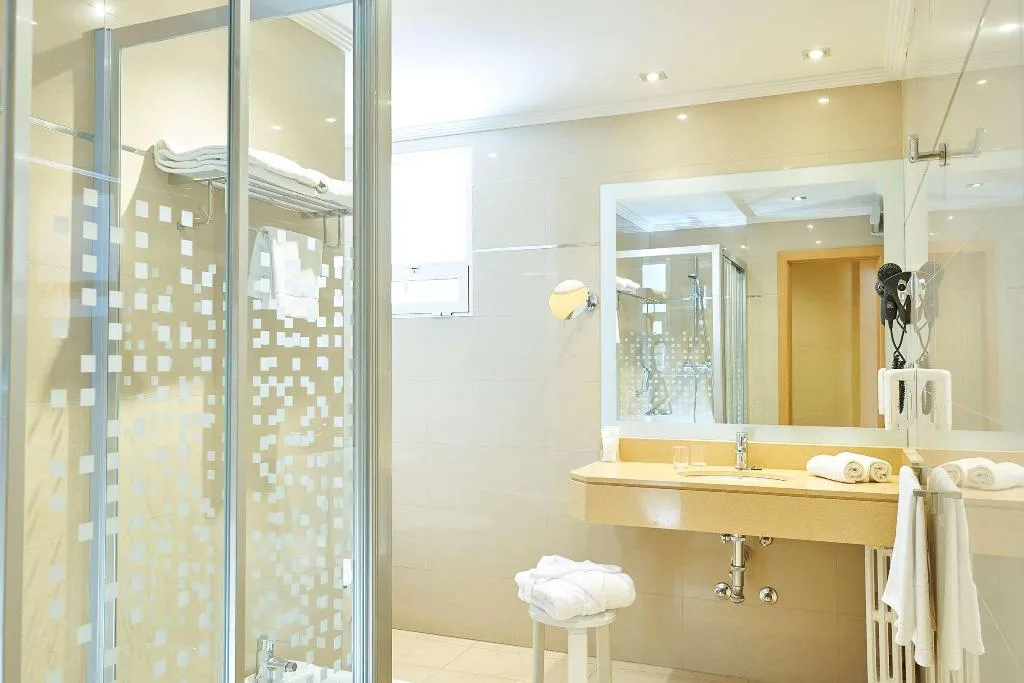 Room, Cason del Tormes, Madrid