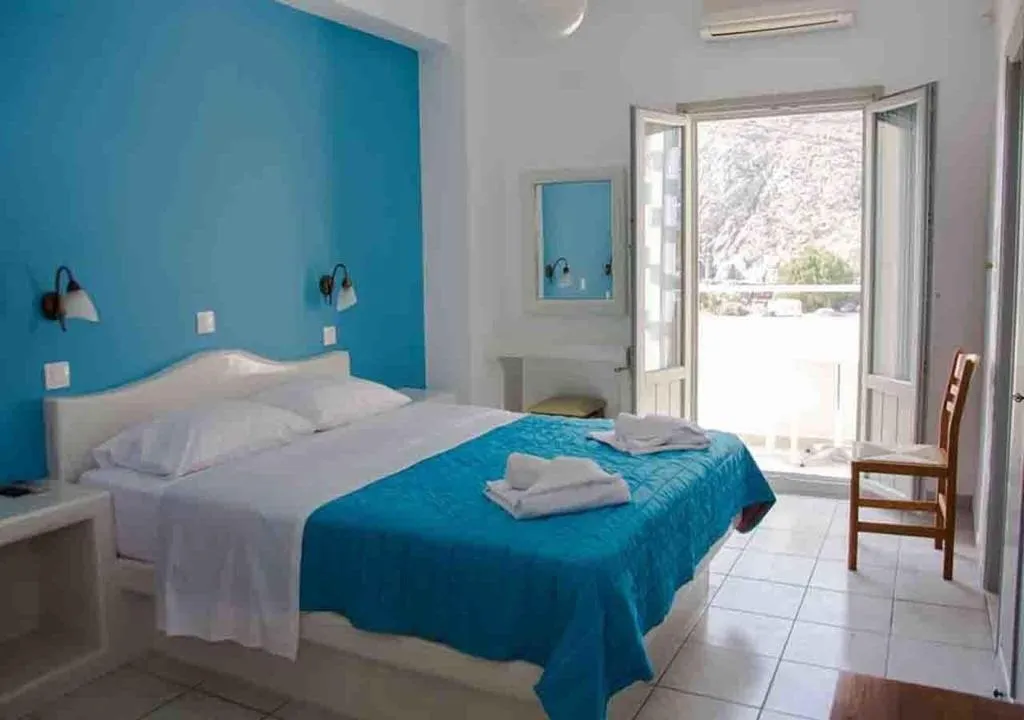 General view, Sail Inn, Santorini