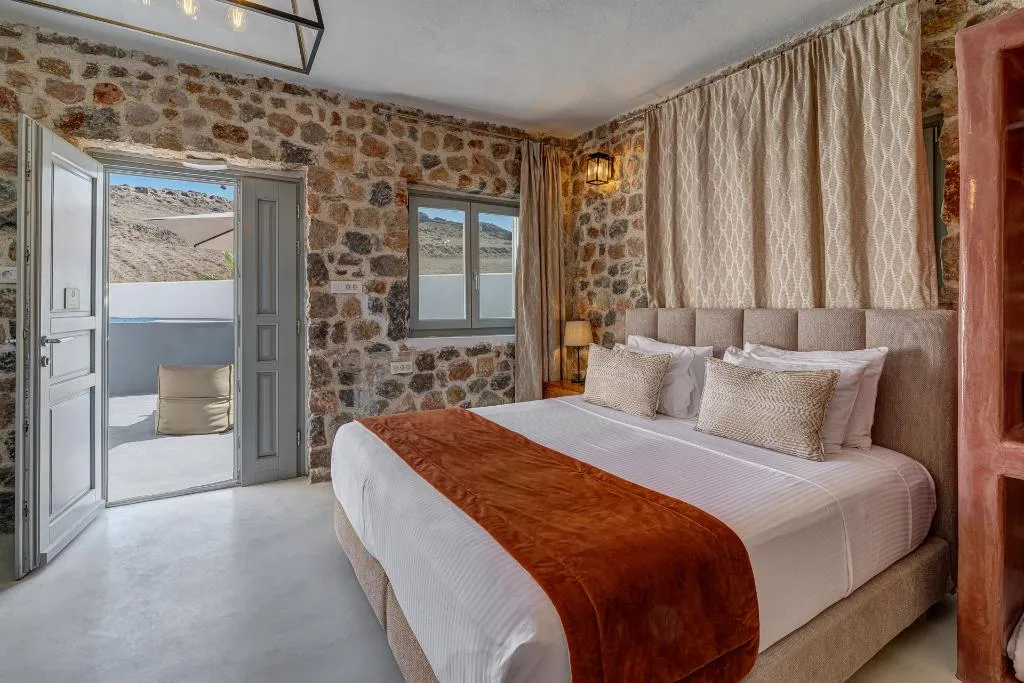 SUITE KING SIZE BED Room, Desiterra Resort, Santorini