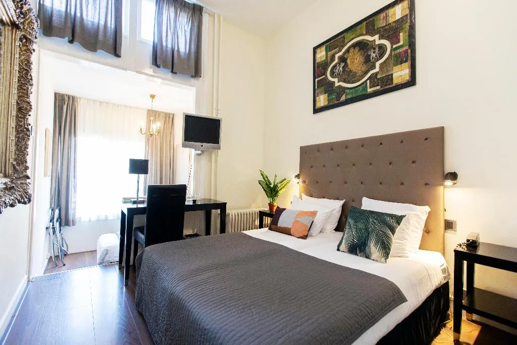 TRIPLE STANDARD Room, Quentin England Hotel, Amsterdam
