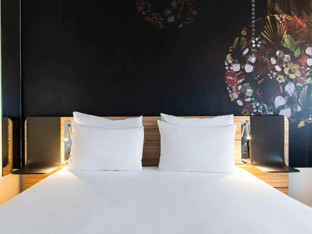 DOUBLE EXECUTIVE KING BED Room, Novotel Amsterdam City, Amsterdam