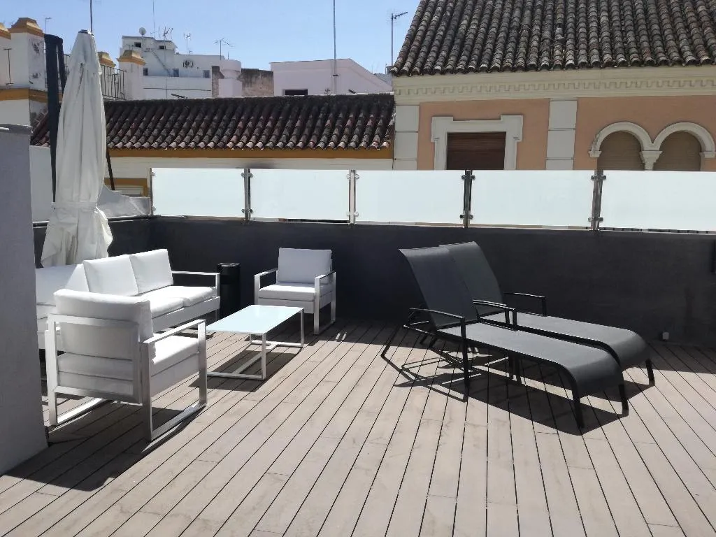 General view, Le Petit Paris, Seville