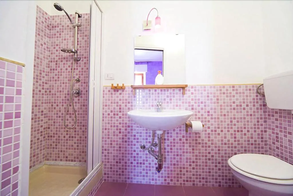Room, Matlis, Alghero