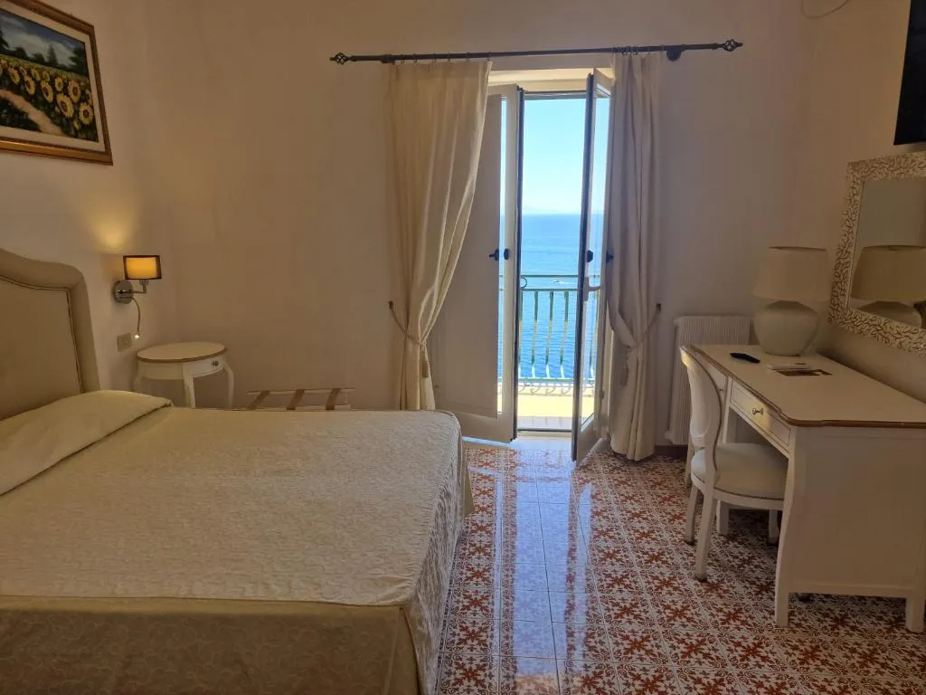 Double or Twin SUPERIOR SEA VIEW Room, La Perla, Naples