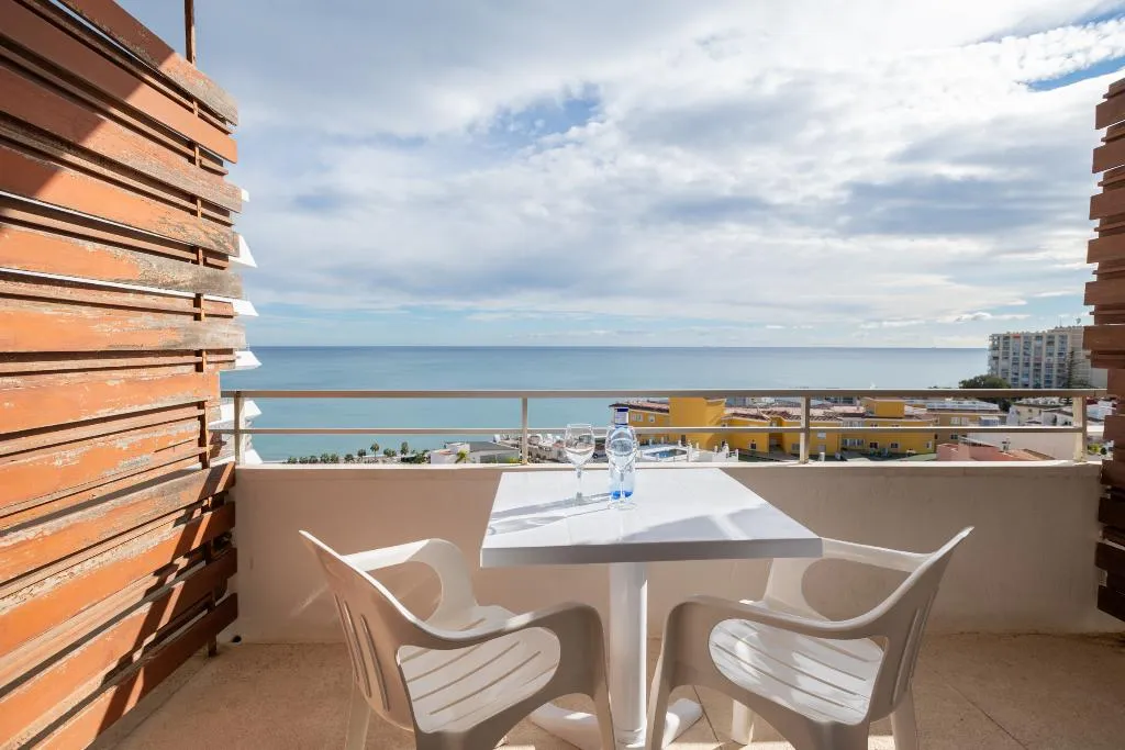 TRIPLE DELUXE SEA VIEW Room, Leonardo Torremolinos Costa del Sol, Costa Del Sol