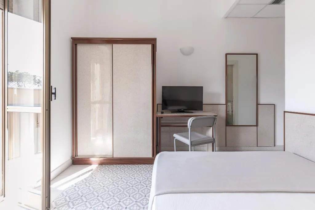 SINGLE STANDARD Room, Serapo, Rome